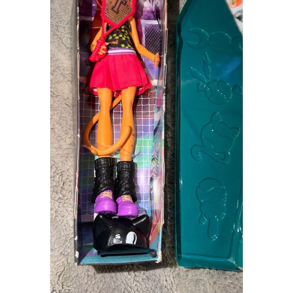 Monster High Buried Secrets Courtside Fang-Out Toralei Stripe Doll